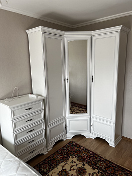 Шкаф с зеркалом угловой Kentaki белый